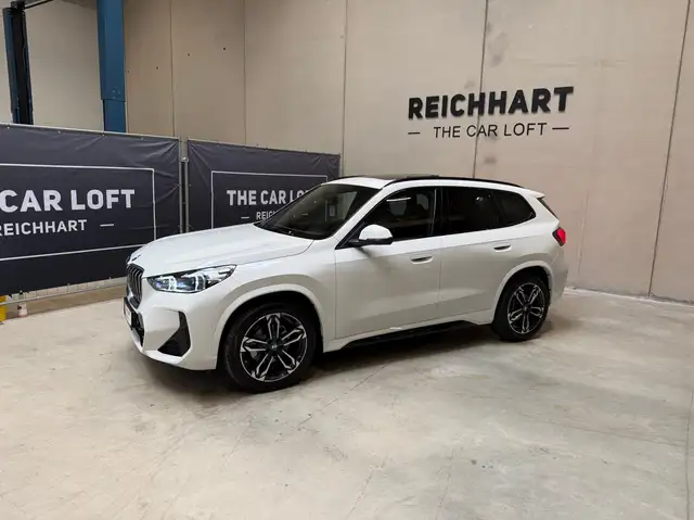 BMW X1 view 3