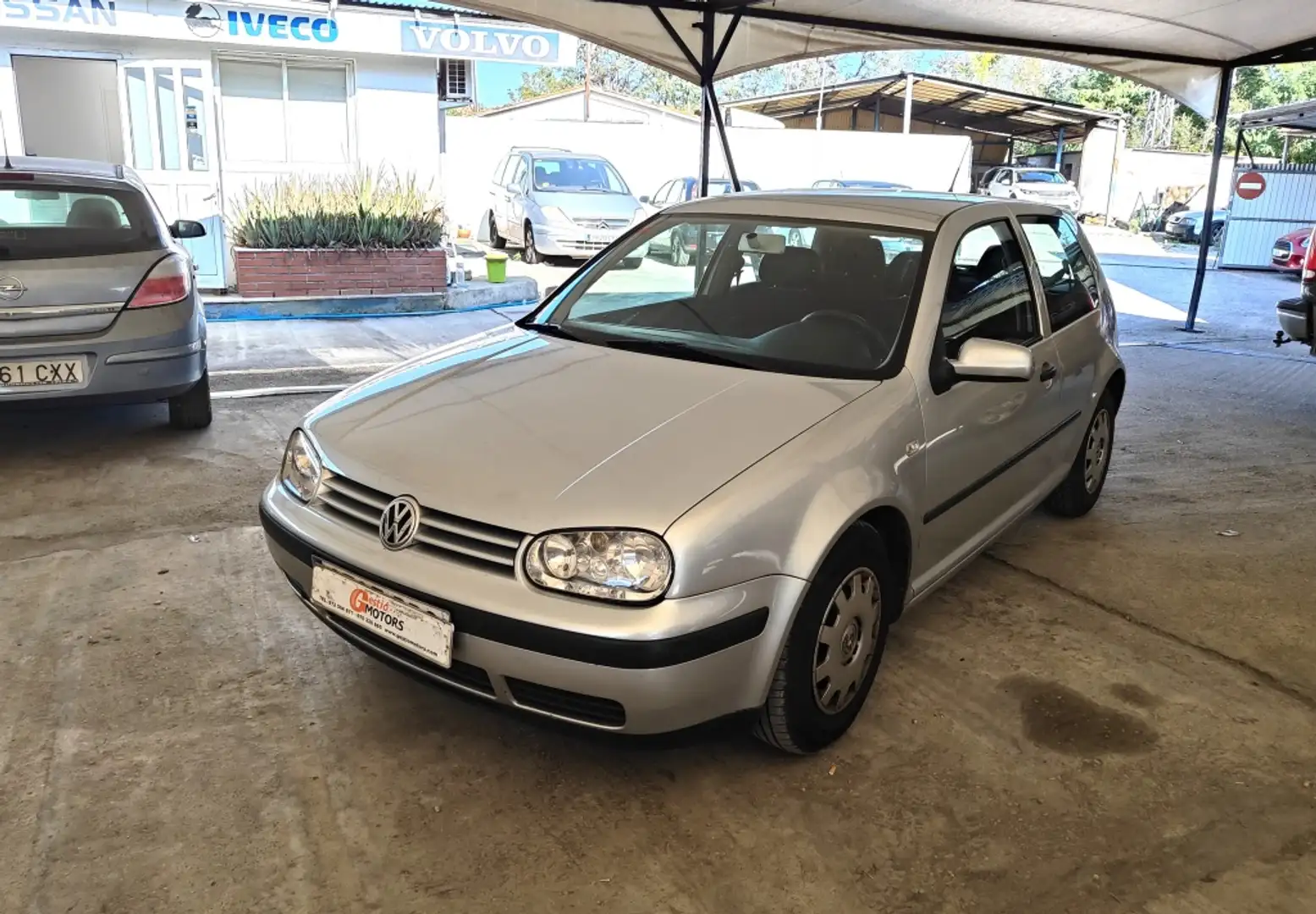 Volkswagen Golf 1.4 Conceptline Grey - 1