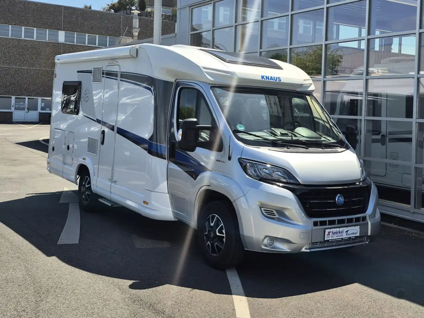 Knaus Sky TI 650 MF Gris - 2
