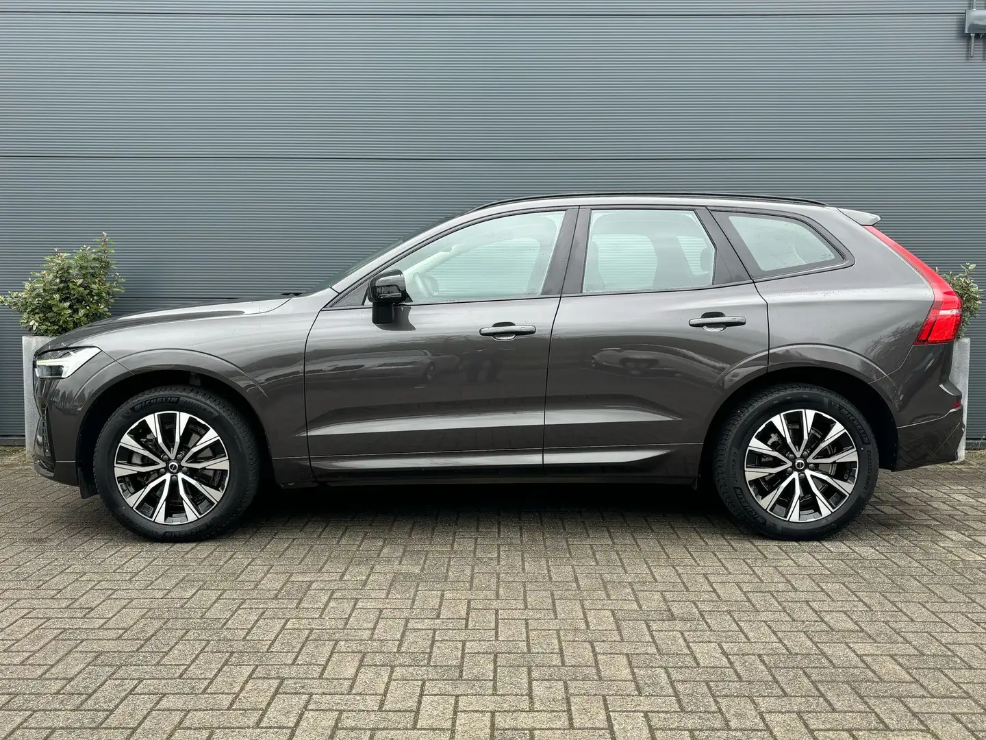 Volvo XC60 B5 Plus Dark | Achterbank verwarmd | Achteruitrijc Gris - 2