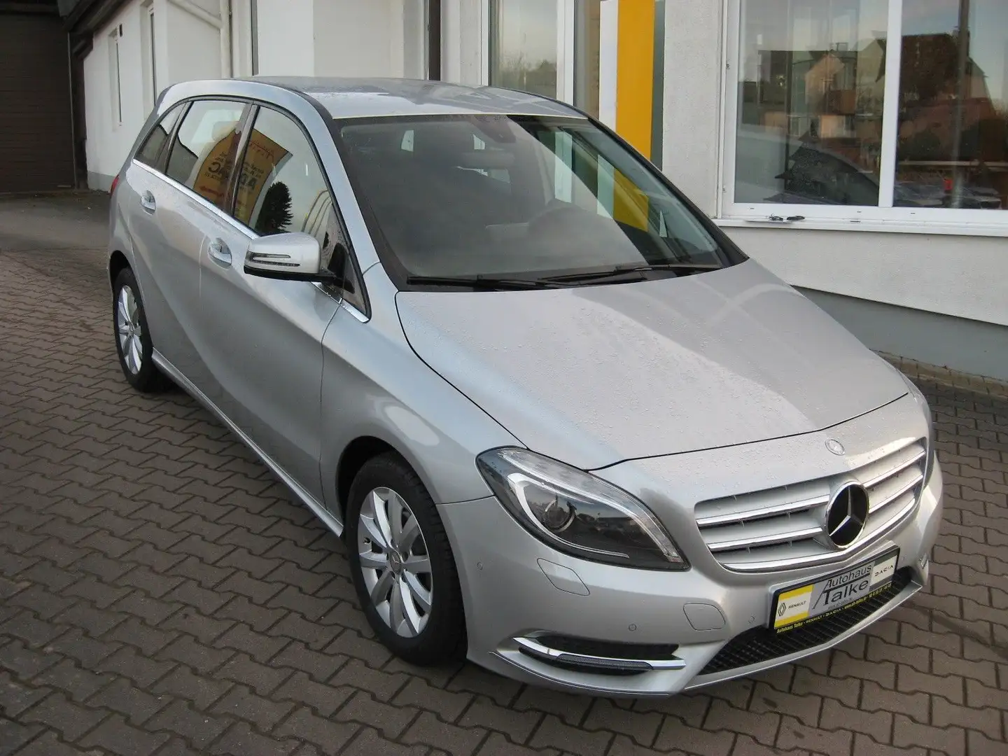 Mercedes-Benz B 180 BlueEfficiency Silber - 1