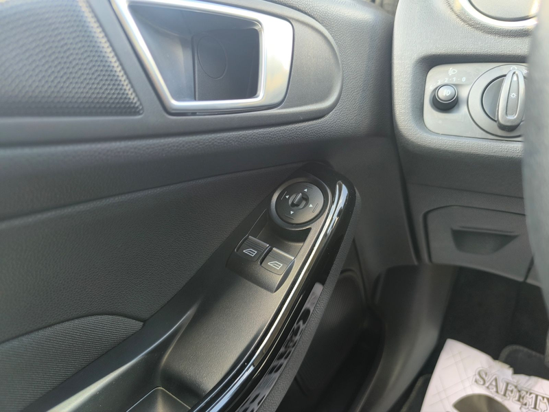 Ford Fiesta Titanium Sthz°SONY°BT°Klima°El.Fenster°CD — photo 14