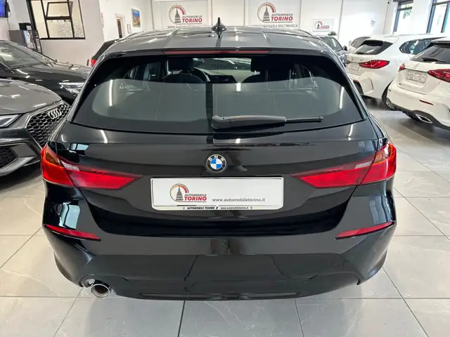 BMW 1 Series view 5