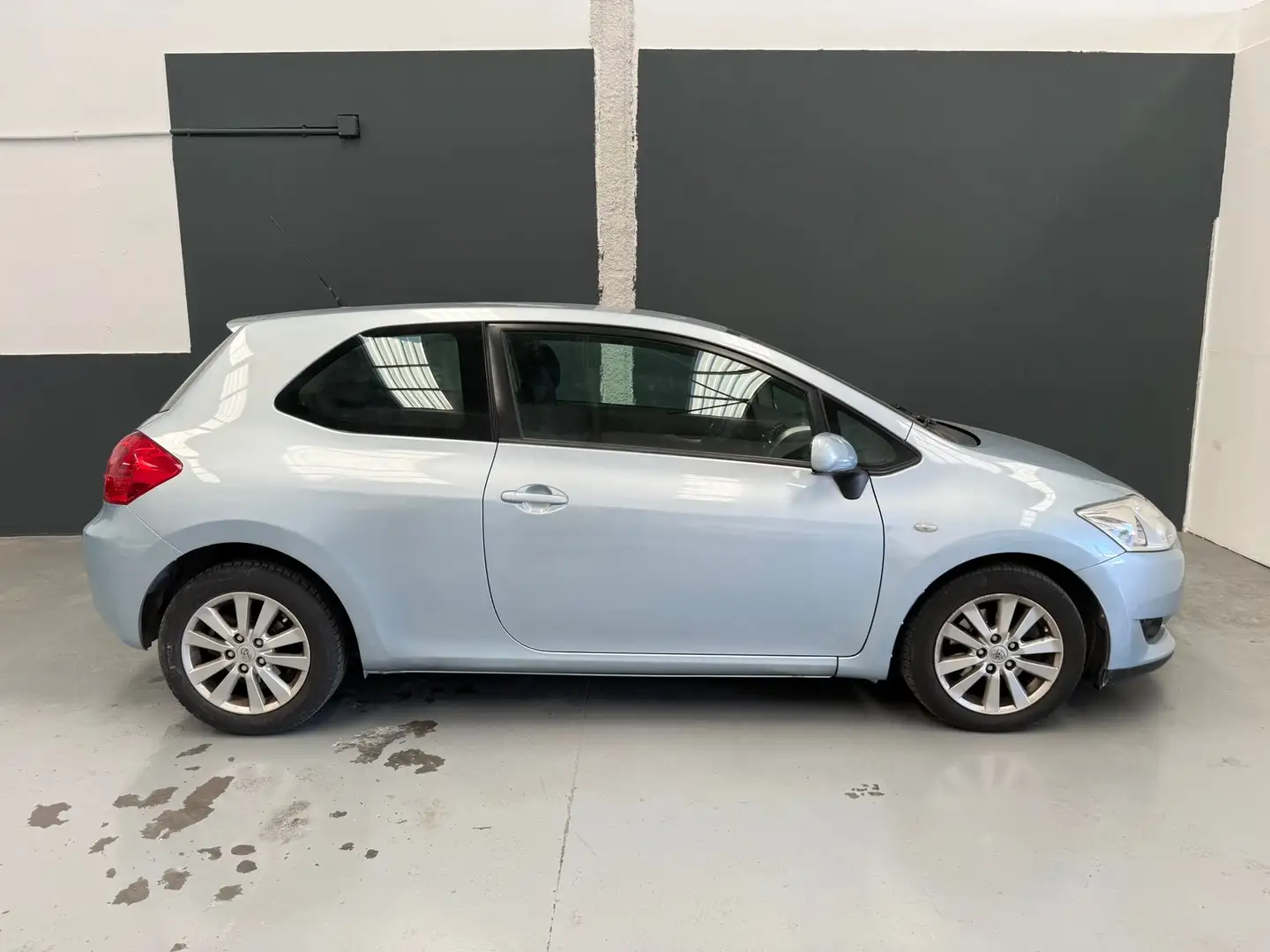 Toyota Auris 2.0D-4D Sol - 2