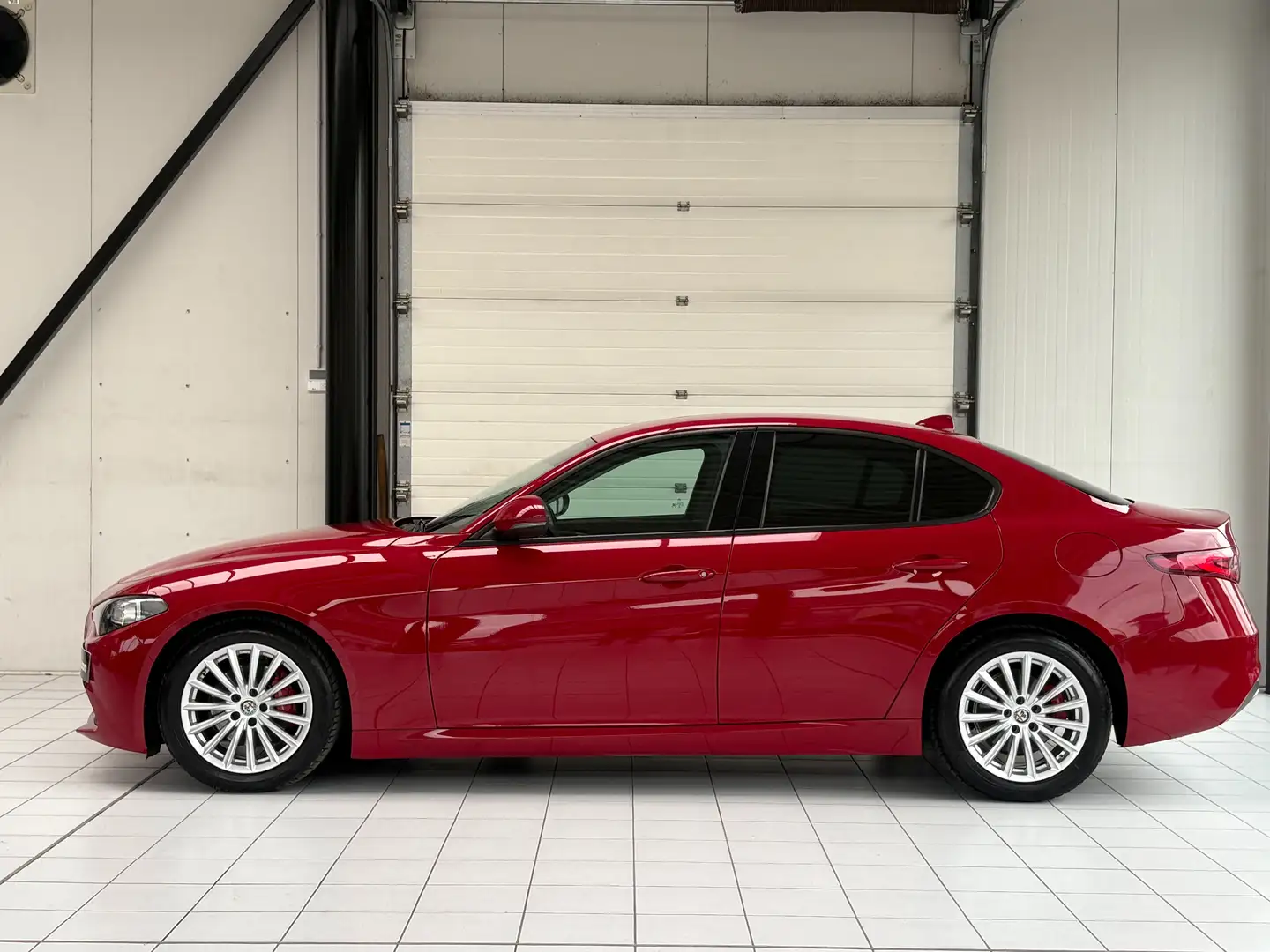 Alfa Romeo Giulia Giulia 2.2 JTDm *GPS*CAMERA*PDC*JANTES*SPORT* Rood - 2