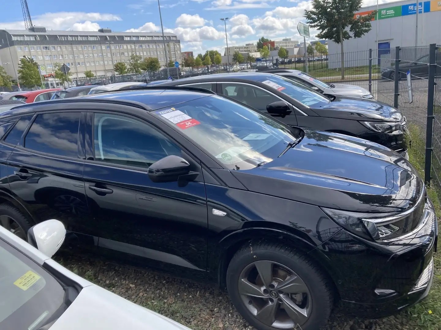 Opel Grandland X , GS, 1.2 Direct Injection Turbo 96 kW Schwarz - 1