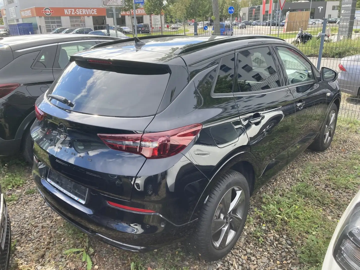 Opel Grandland X , GS, 1.2 Direct Injection Turbo 96 kW Schwarz - 2