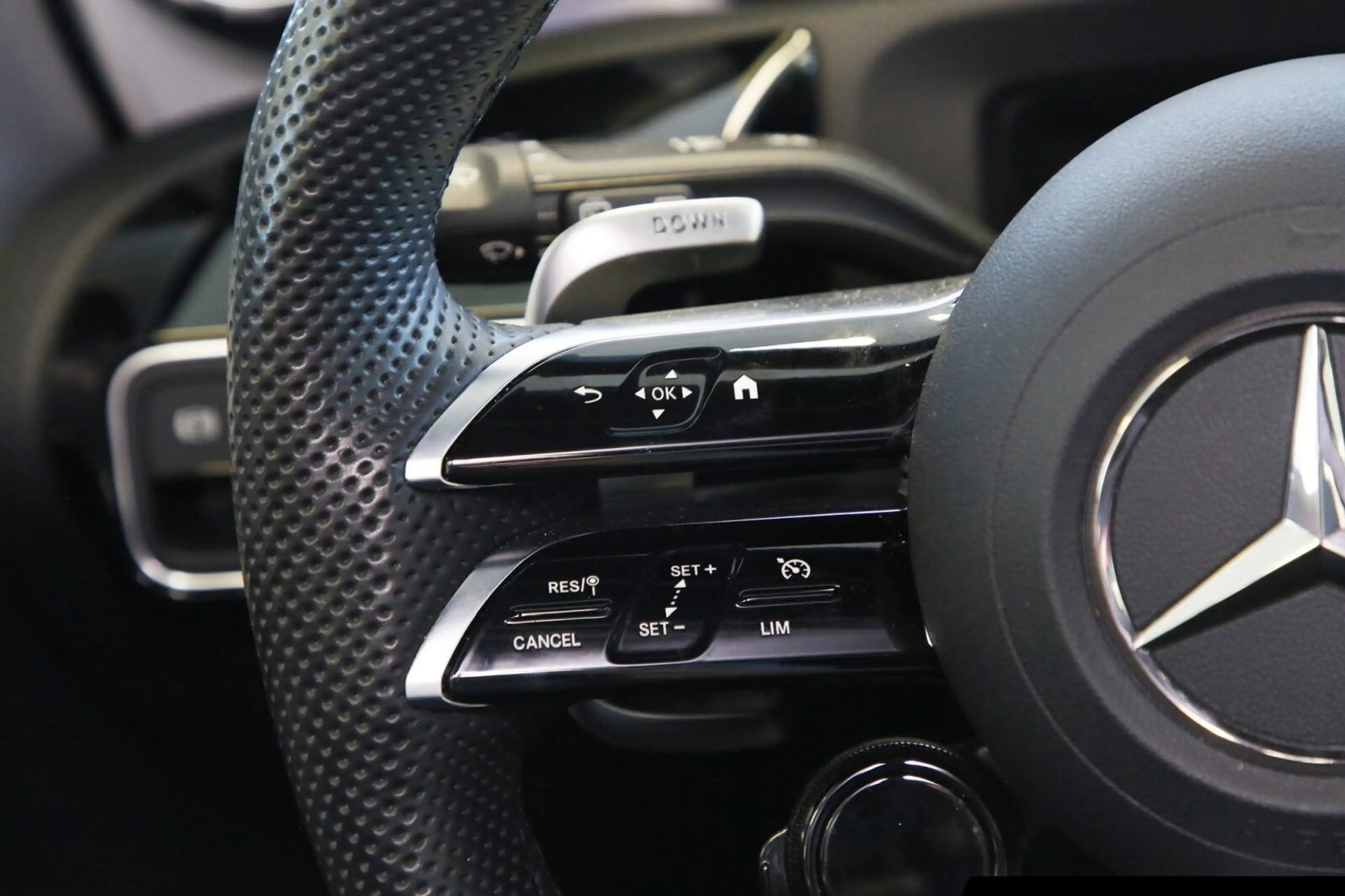 Mercedes-Benz A 35 AMG AMG A 35 4M Pano/Night/Burmes./Multibeam LED Navi — photo 16