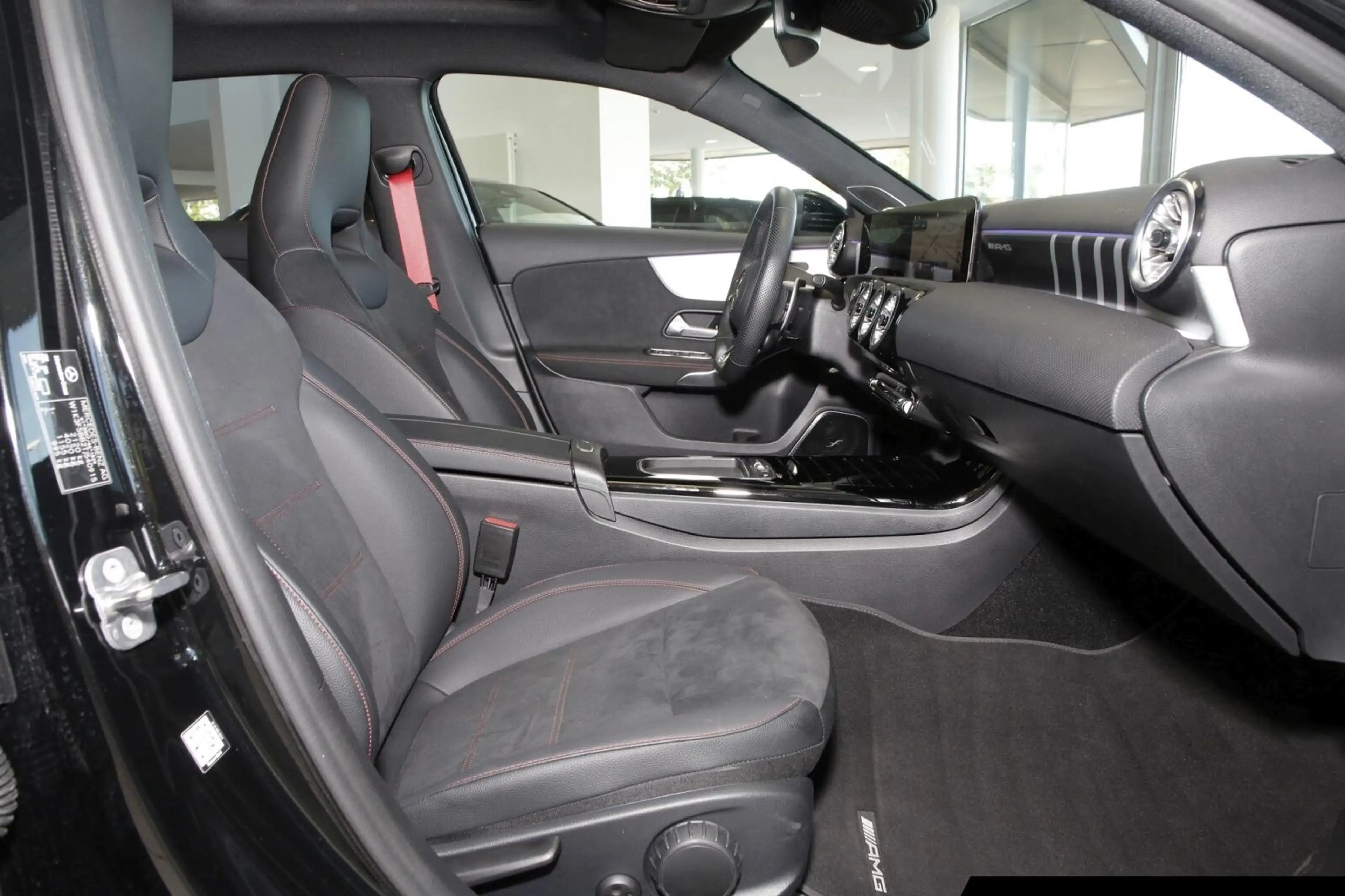 Mercedes-Benz A 35 AMG AMG A 35 4M Pano/Night/Burmes./Multibeam LED Navi — photo 6