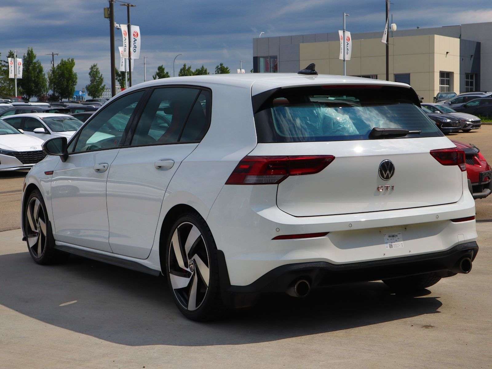 2024 Volkswagen Golf GTI/HEATED SEATS/WIRELESS AUDIO/BLINDSPOT WARNING/ — снимка 1
