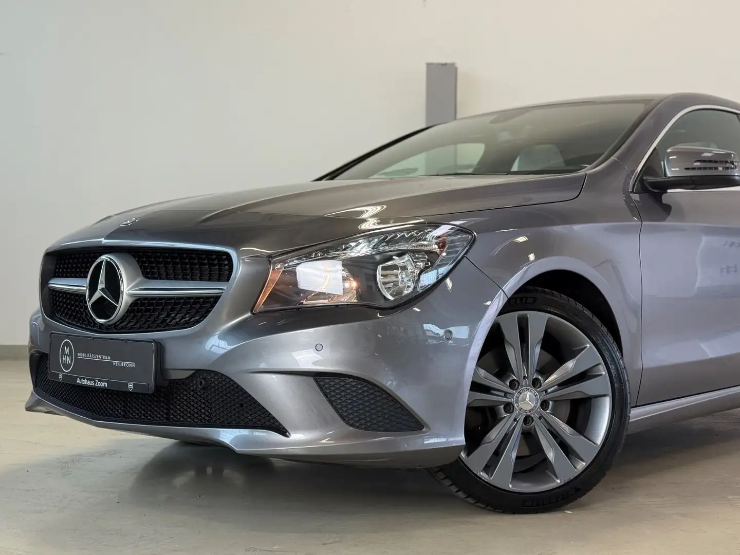 Mercedes-Benz CLA 250 4Matic Urban PANO*MEMORY*AHK*SCHECK*NAVI Grau - 2