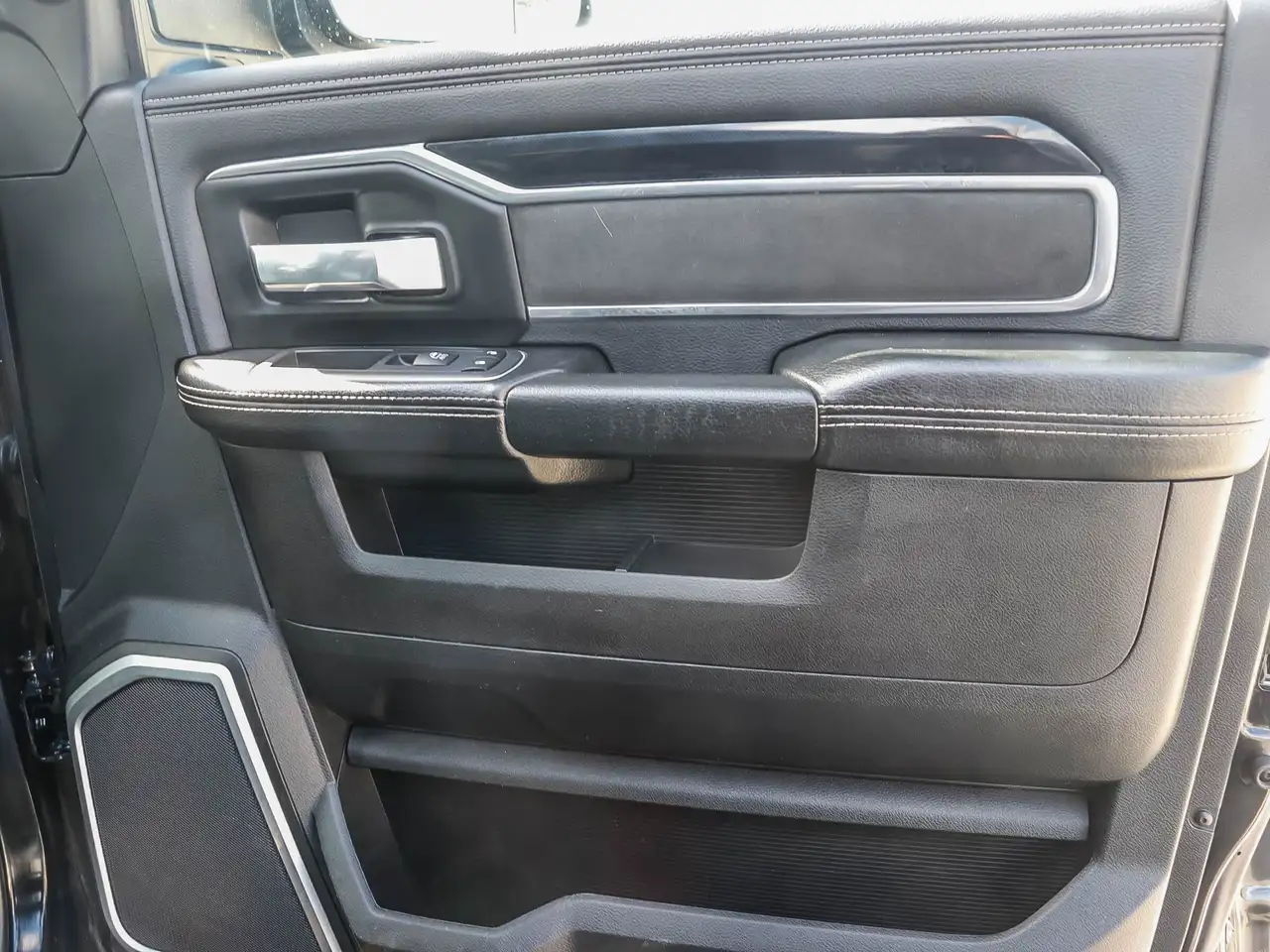 RAM 2500 снимка RAM 2500