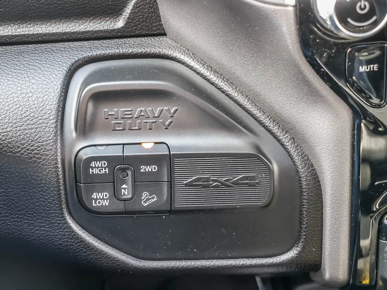 RAM 2500 снимка RAM 2500