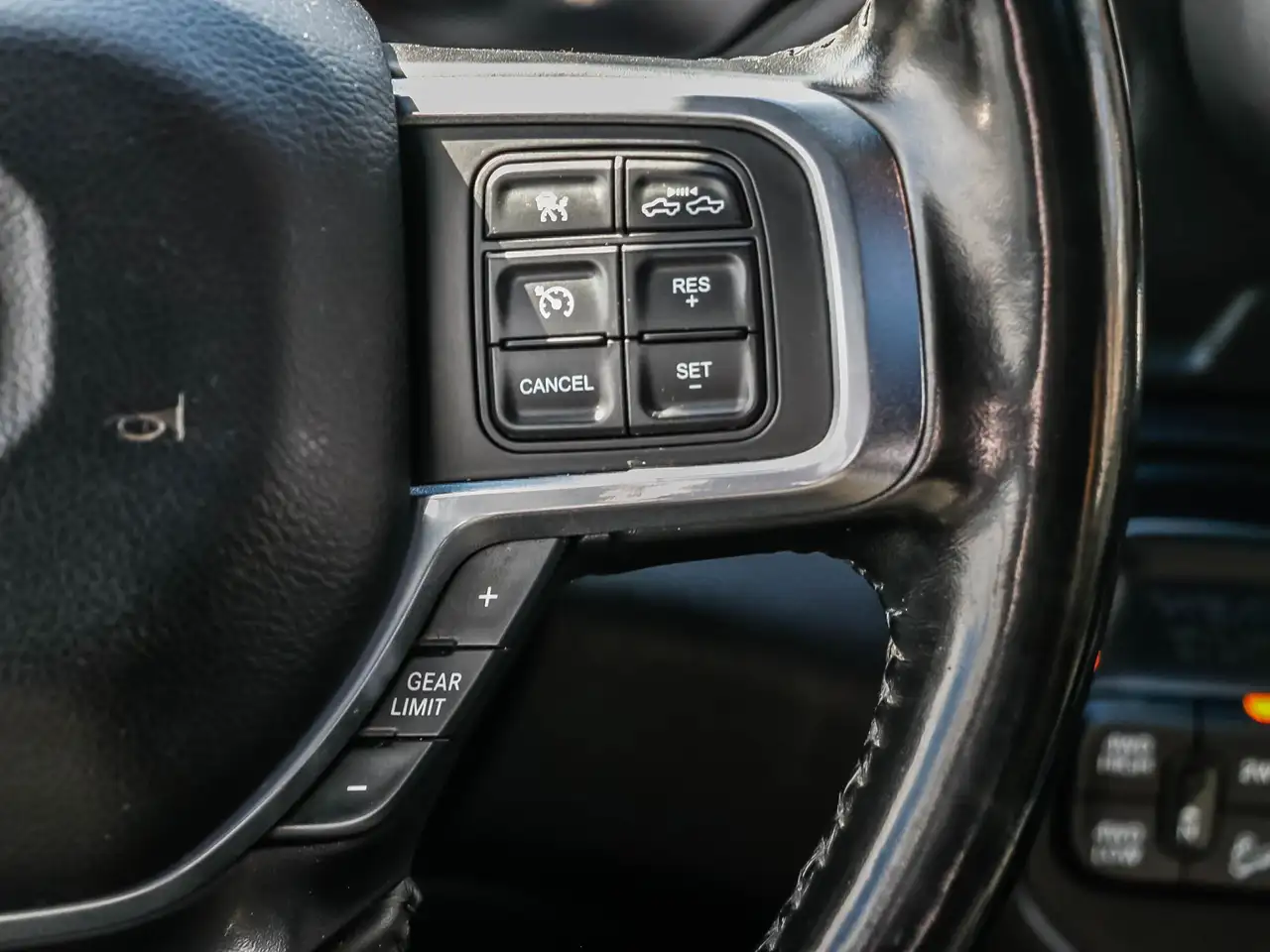 RAM 2500 снимка RAM 2500