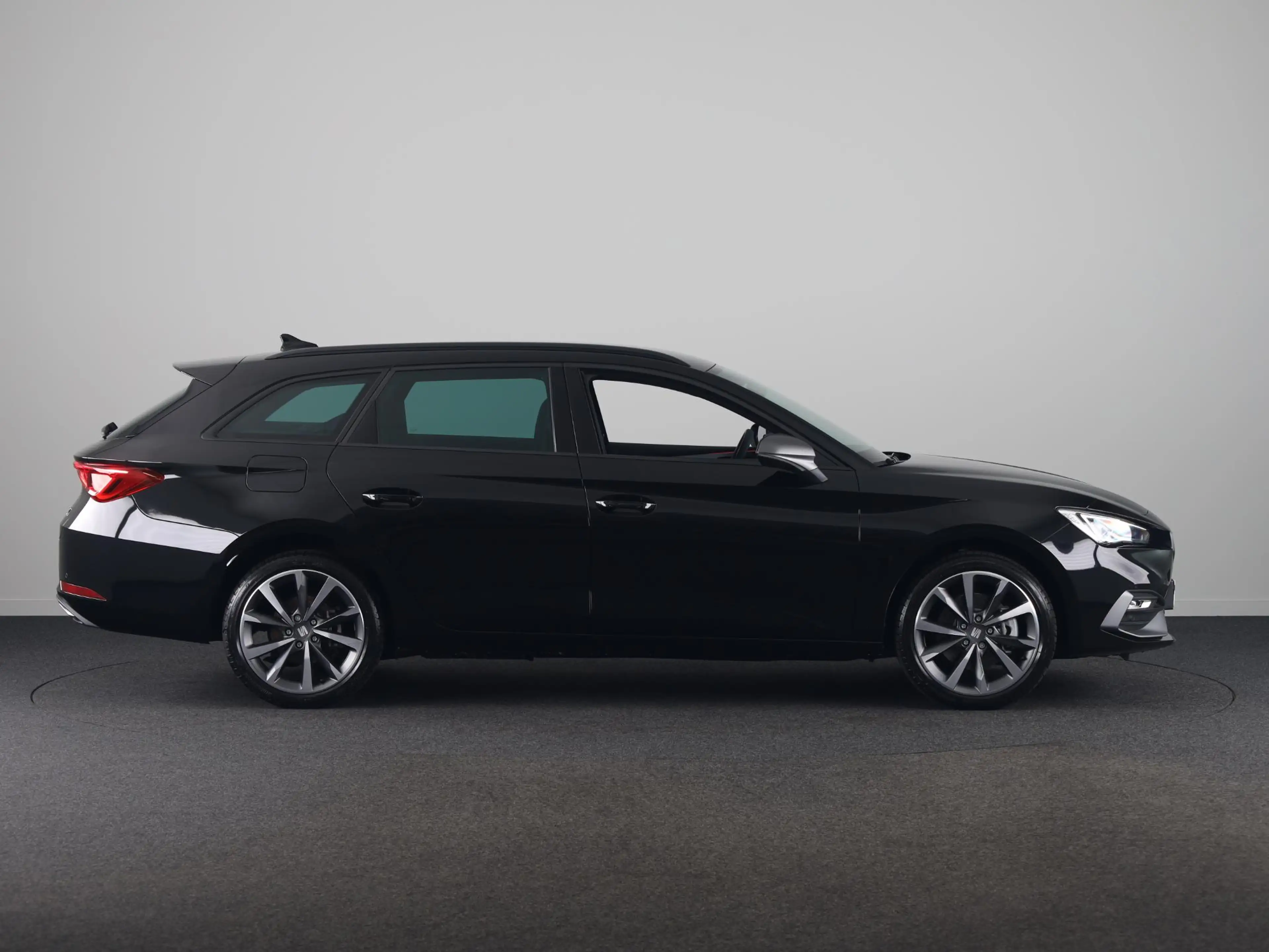 SEAT Leon e-Hybrid Sportstourer 1.5 TSI FR Business 204 pk — photo 5