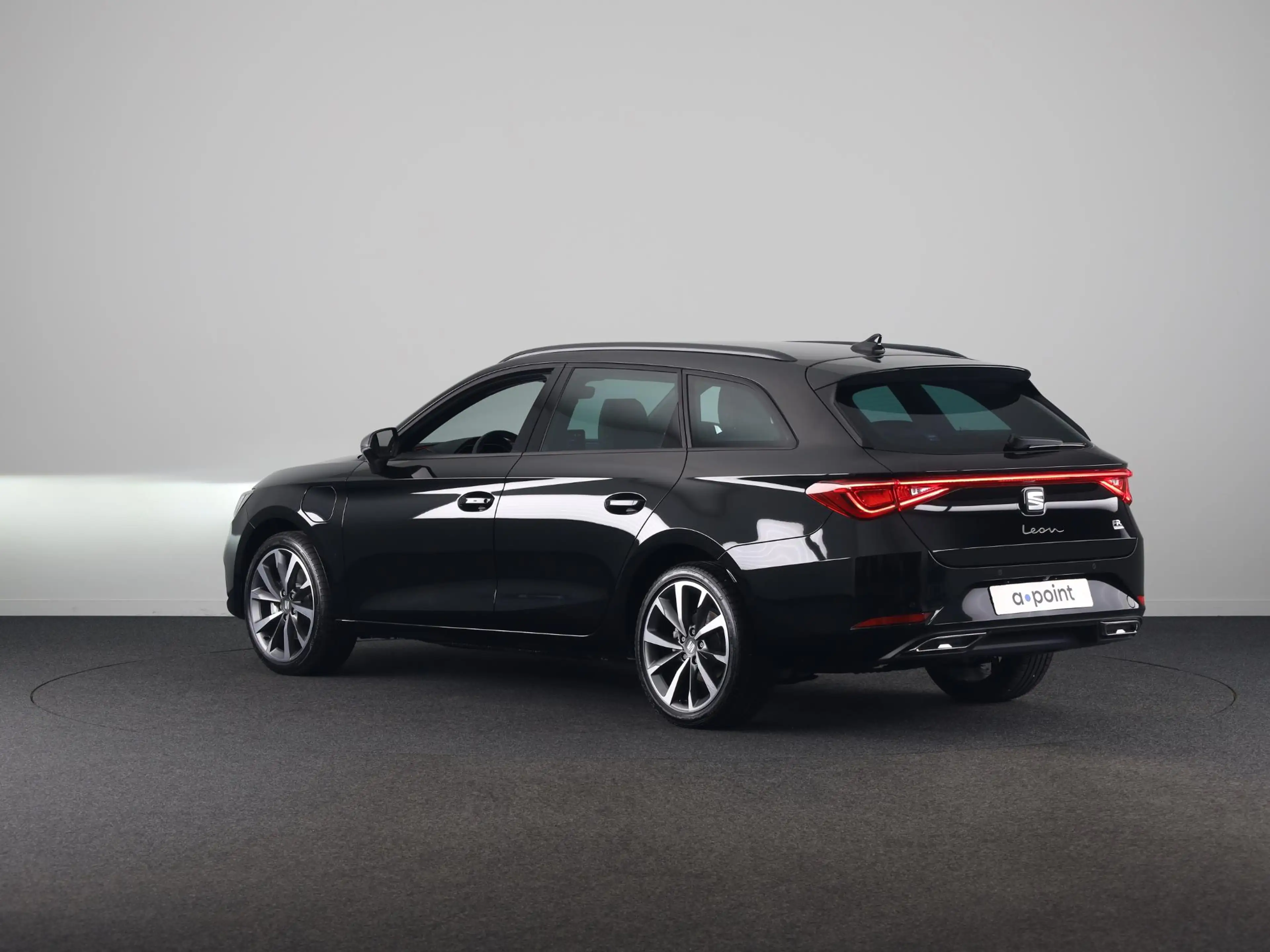 SEAT Leon e-Hybrid Sportstourer 1.5 TSI FR Business 204 pk — photo 3
