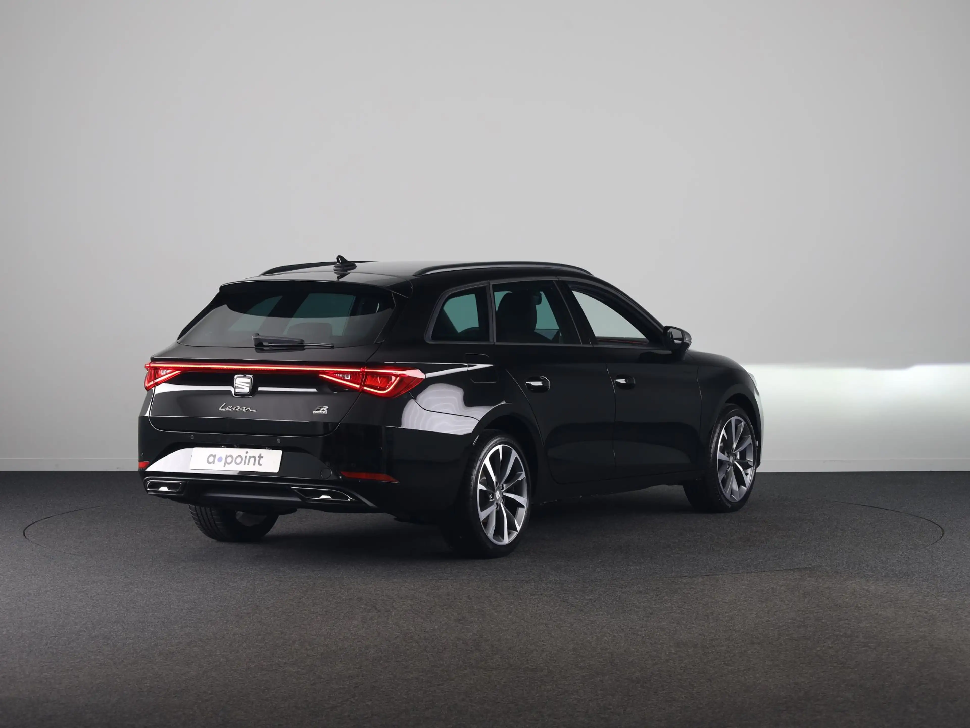 SEAT Leon e-Hybrid Sportstourer 1.5 TSI FR Business 204 pk — photo 4