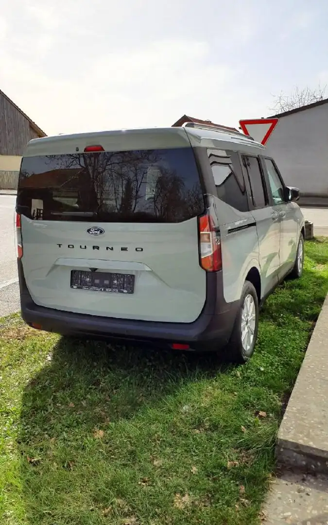 Ford Tourneo Courier Titanium - 2
