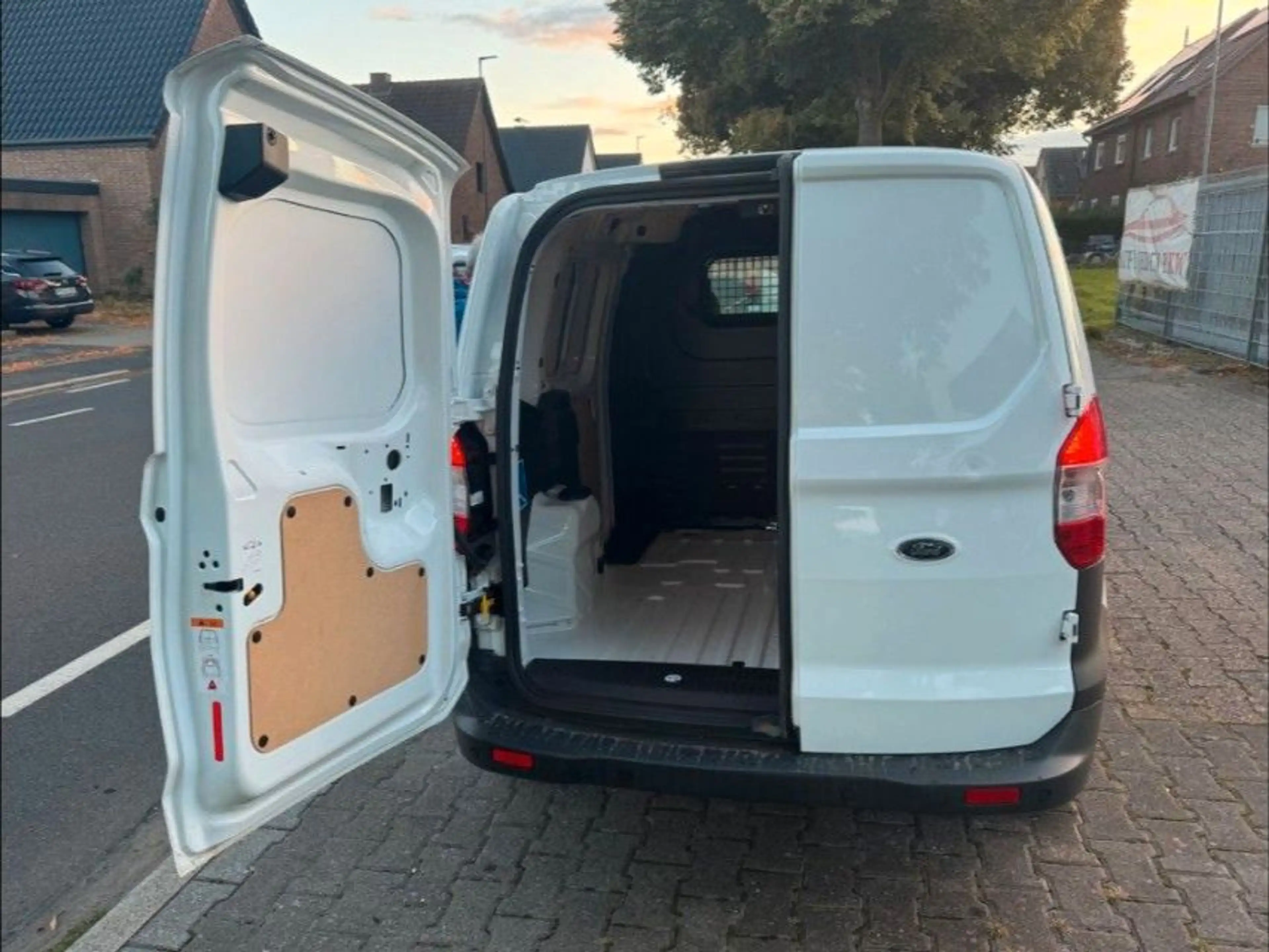Ford Transit Courier Trend — photo 6