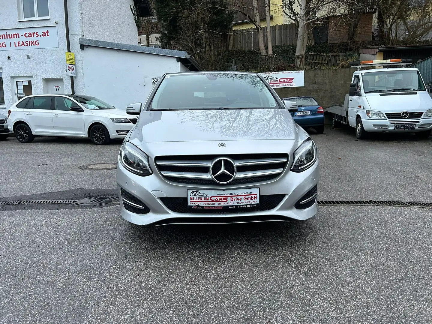 Mercedes-Benz B 180 d Aut. Edition  bei Finanzierung FIX 6,274%  Šedá - 2