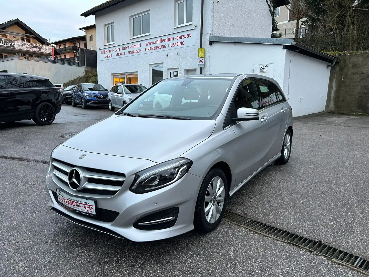 Mercedes-Benz B 180 d Aut. Edition  bei Finanzierung FIX 6,274%  Šedá - 1