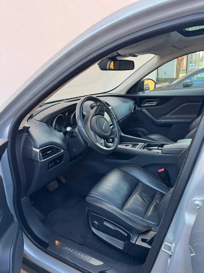 Jaguar F-Pace 20d AWD Aut. R-Sport - 1