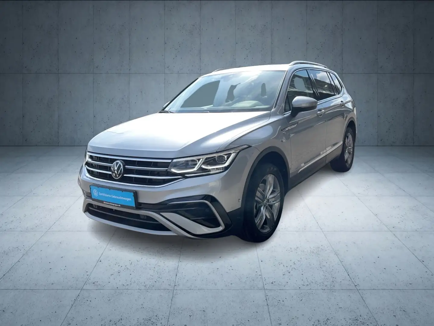 Volkswagen Tiguan Allspace Elegance DSG 245 PS PANO STHZ Silber - 2