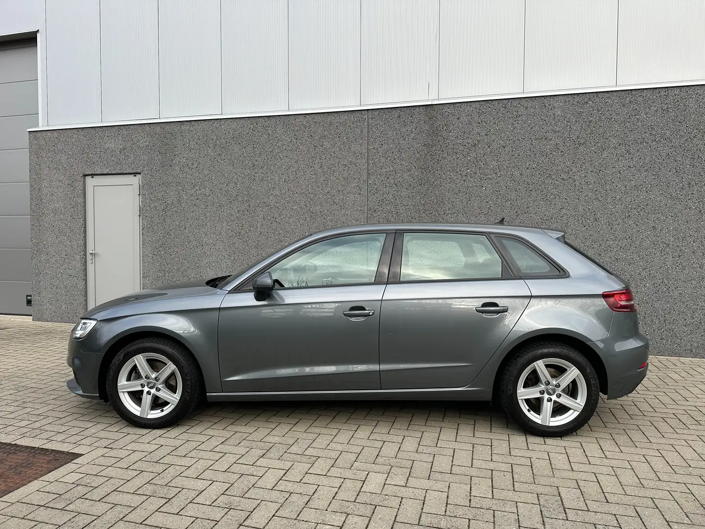 Audi A3 A3 30 TFSI Sportback Gris - 2