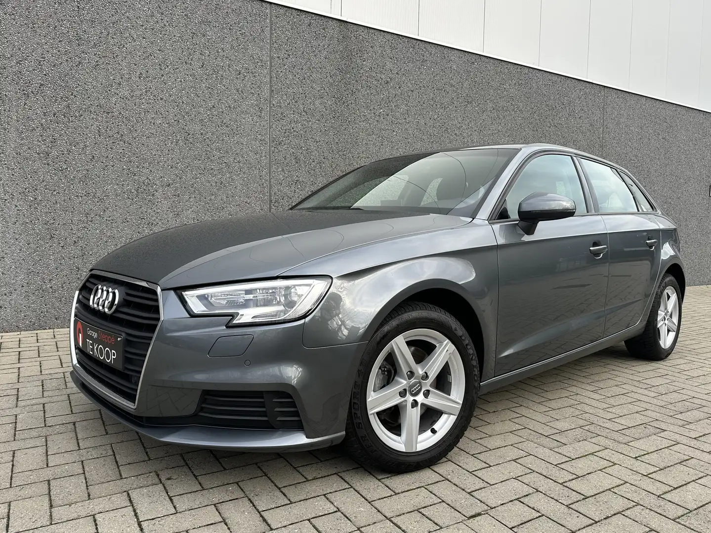 Audi A3 A3 30 TFSI Sportback Gris - 1
