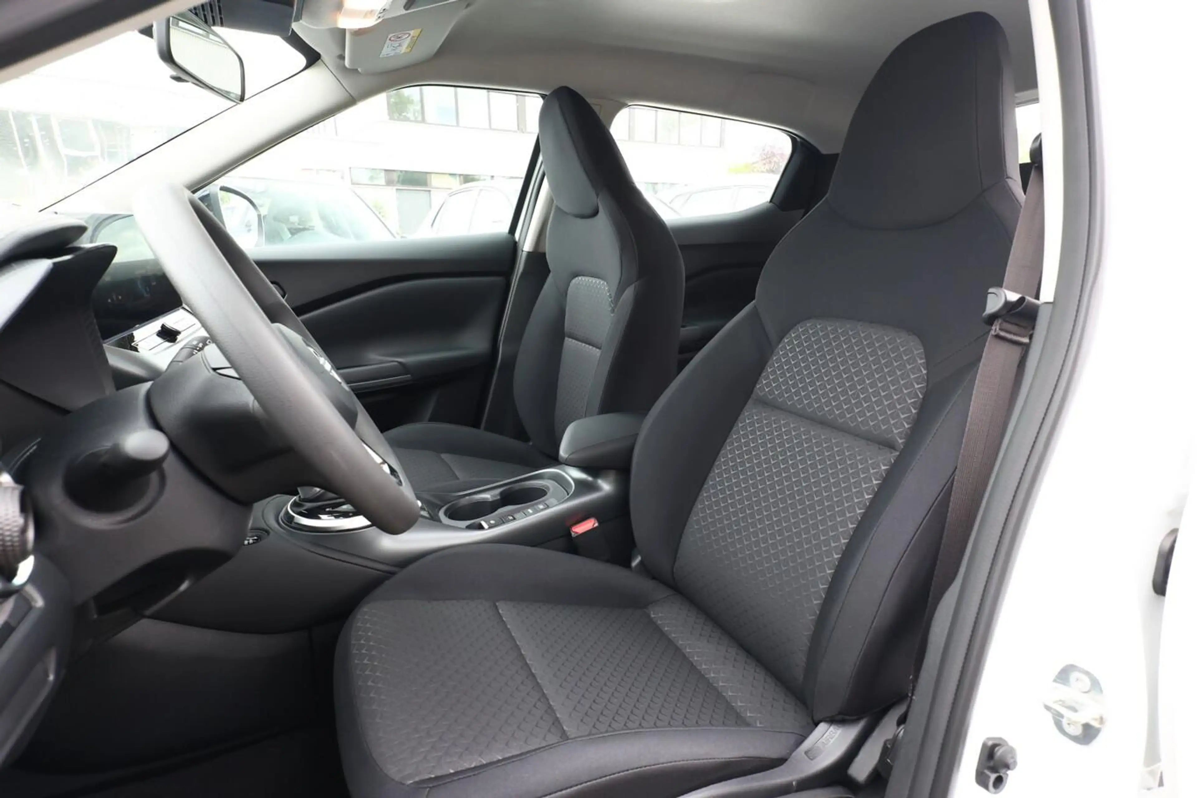 Nissan Juke Hybrid Acenta KomfortP SHZ LED Kam CarP BT 69 k... — photo 6
