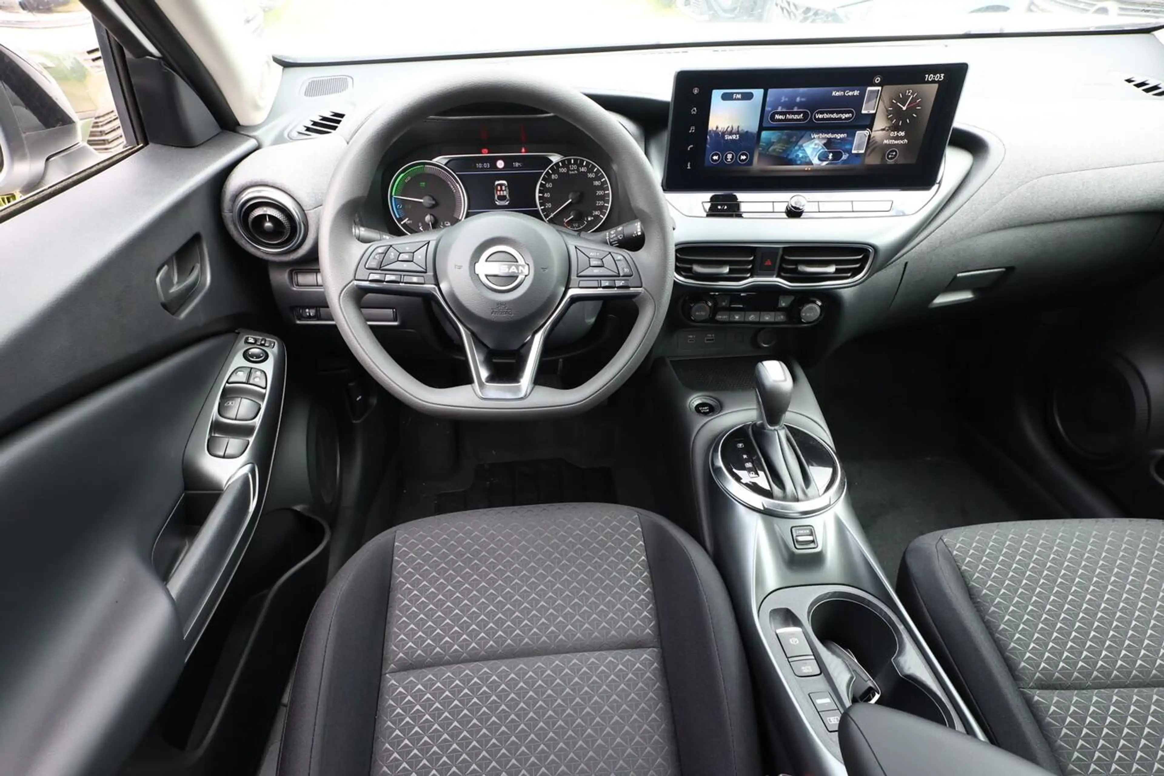 Nissan Juke Hybrid Acenta KomfortP SHZ LED Kam CarP BT 69 k... — photo 7