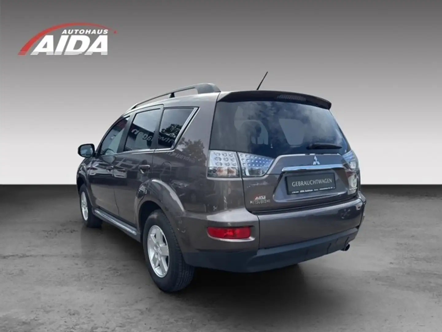 Mitsubishi Outlander 2.0 MIVEC  Invite *AUTOMATIK* Bruin - 2