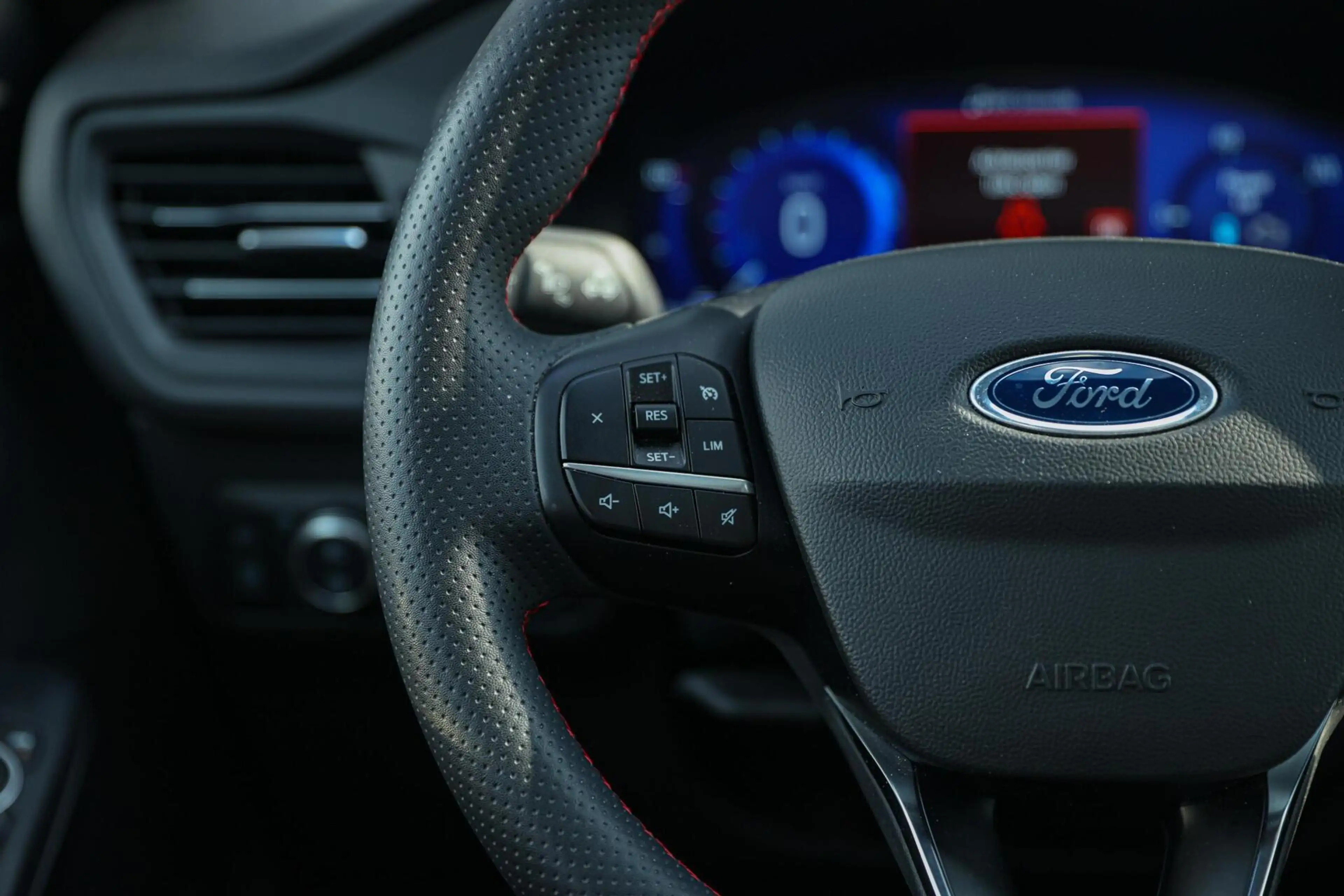 Ford Kuga 2.5 PHEV ST-Line X PANO TREKHAAK CRUISE HEAD UP CA — photo 20