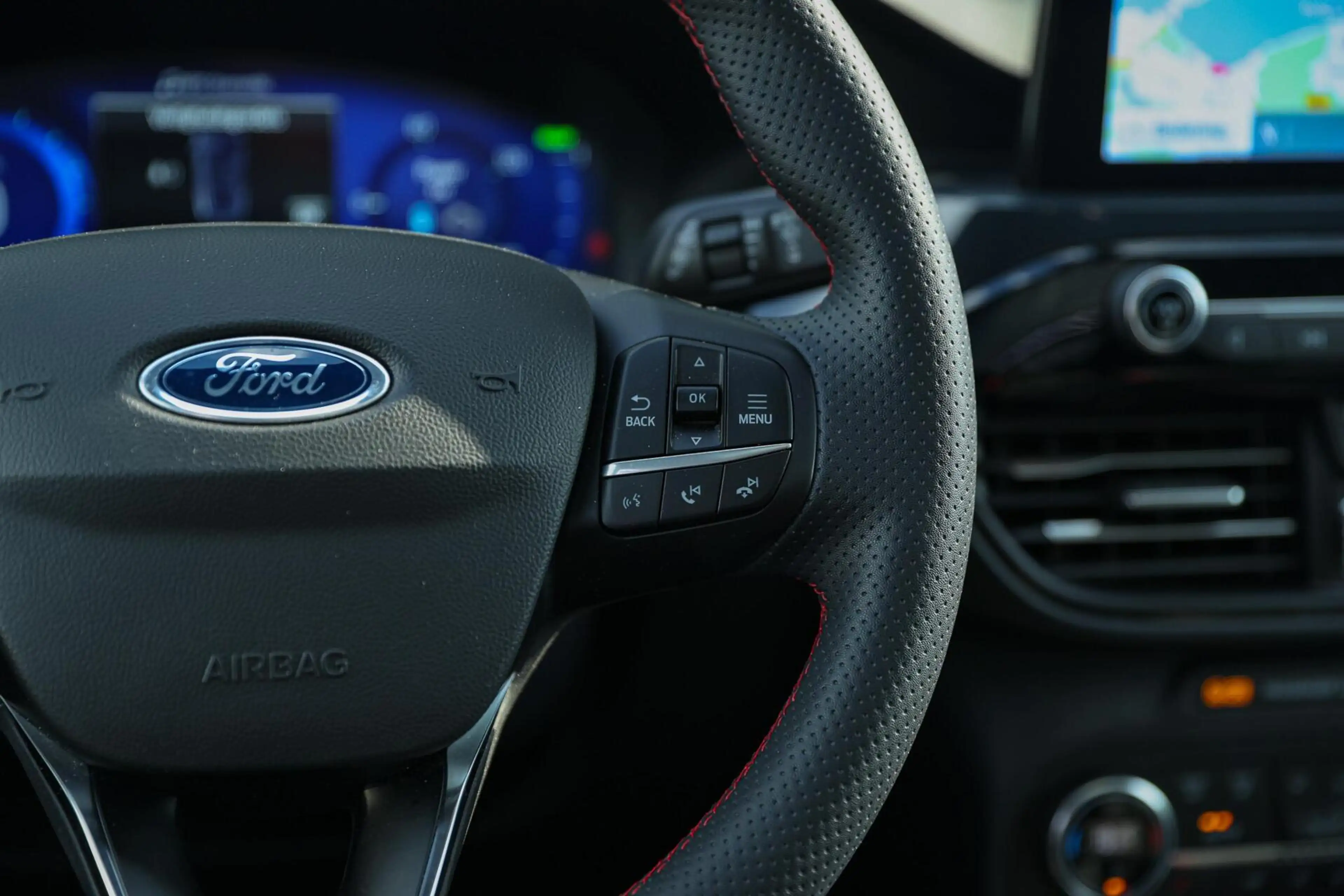 Ford Kuga 2.5 PHEV ST-Line X PANO TREKHAAK CRUISE HEAD UP CA — photo 19