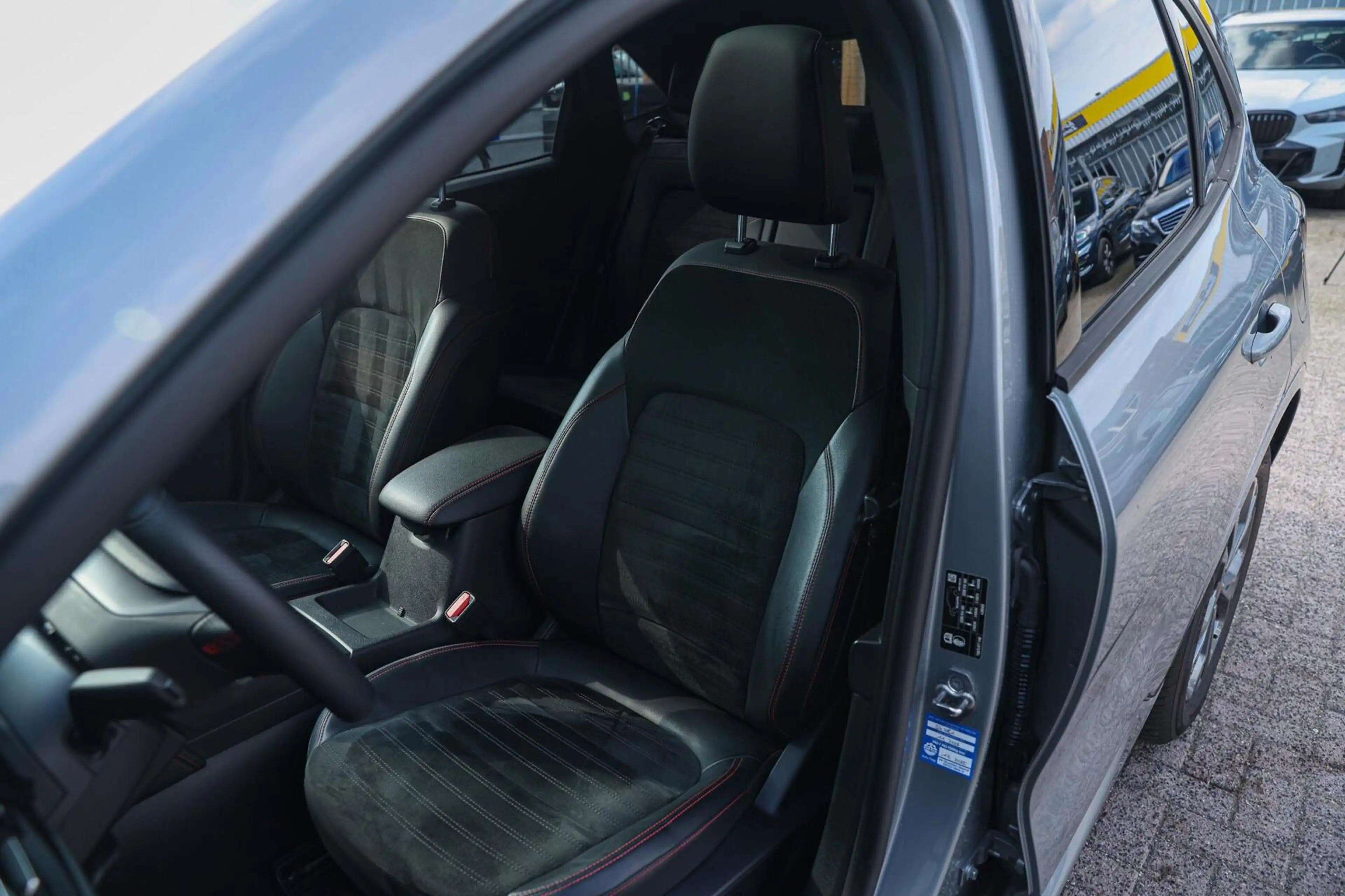 Ford Kuga 2.5 PHEV ST-Line X PANO TREKHAAK CRUISE HEAD UP CA — photo 27