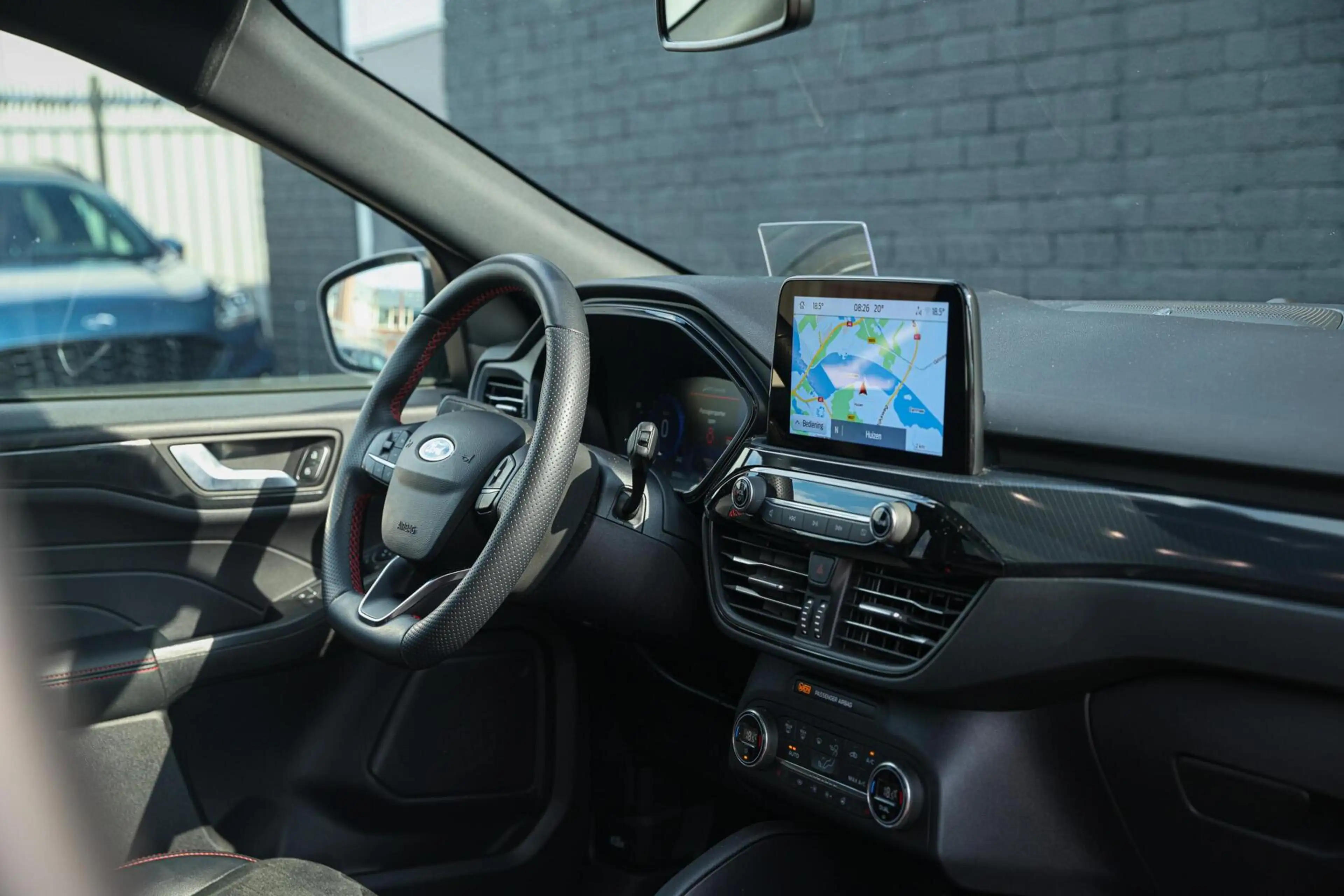 Ford Kuga 2.5 PHEV ST-Line X PANO TREKHAAK CRUISE HEAD UP CA — photo 12