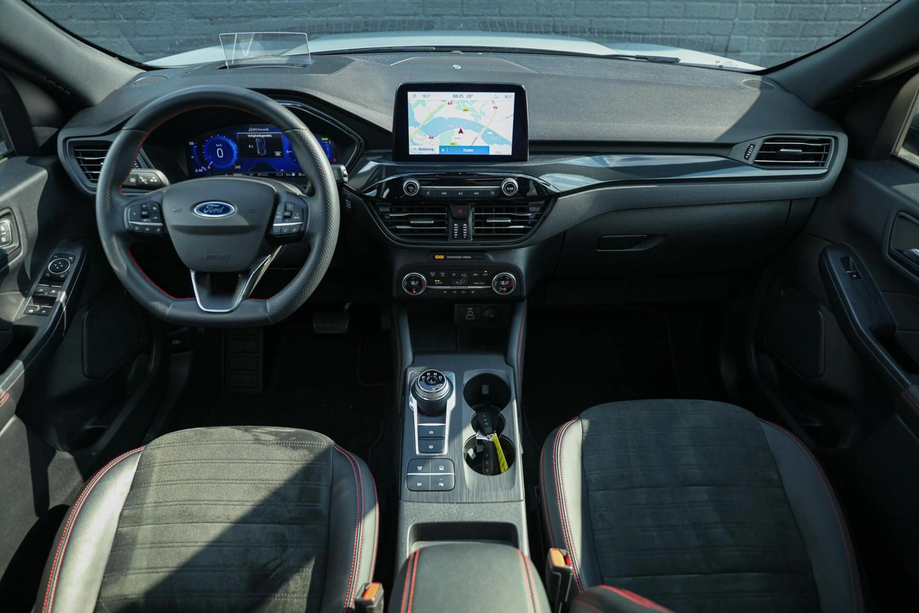 Ford Kuga 2.5 PHEV ST-Line X PANO TREKHAAK CRUISE HEAD UP CA — photo 4