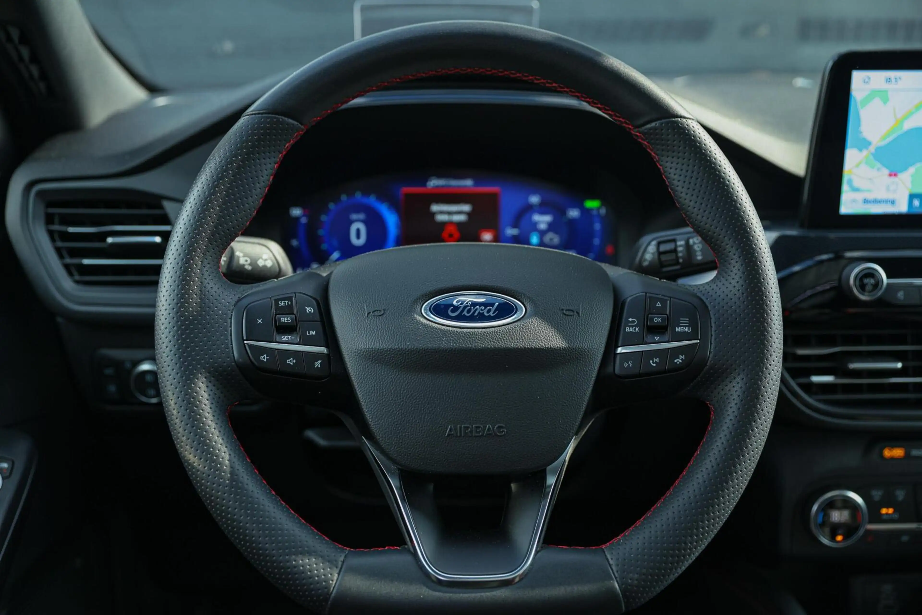 Ford Kuga 2.5 PHEV ST-Line X PANO TREKHAAK CRUISE HEAD UP CA — photo 21