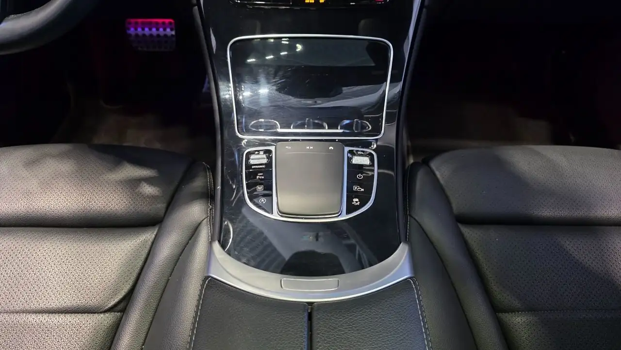 Mercedes-Benz GLC снимка Mercedes-Benz GLC