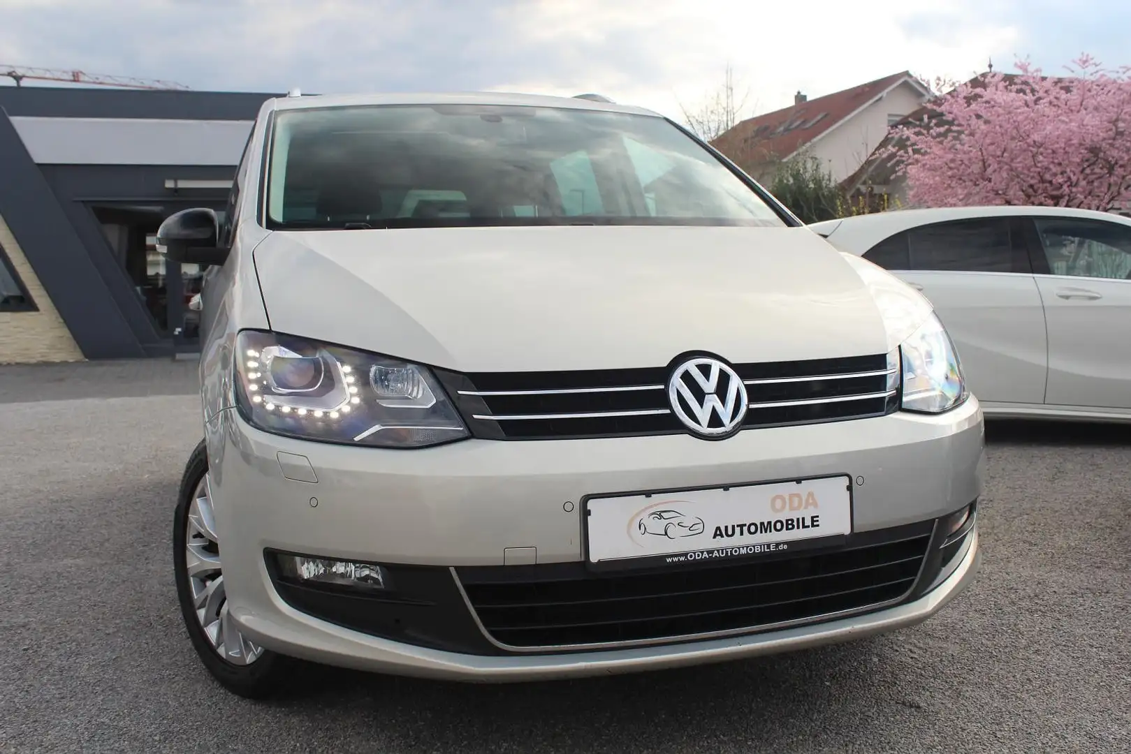 Volkswagen Sharan Style=PANORAMA=AHK=7 SITZER=ELEKTR. TÜREN Silber - 1