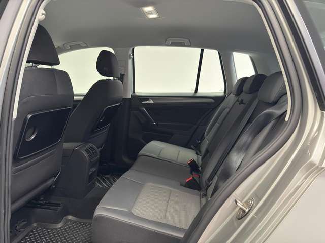 Volkswagen Golf Sportsvan — photo 15