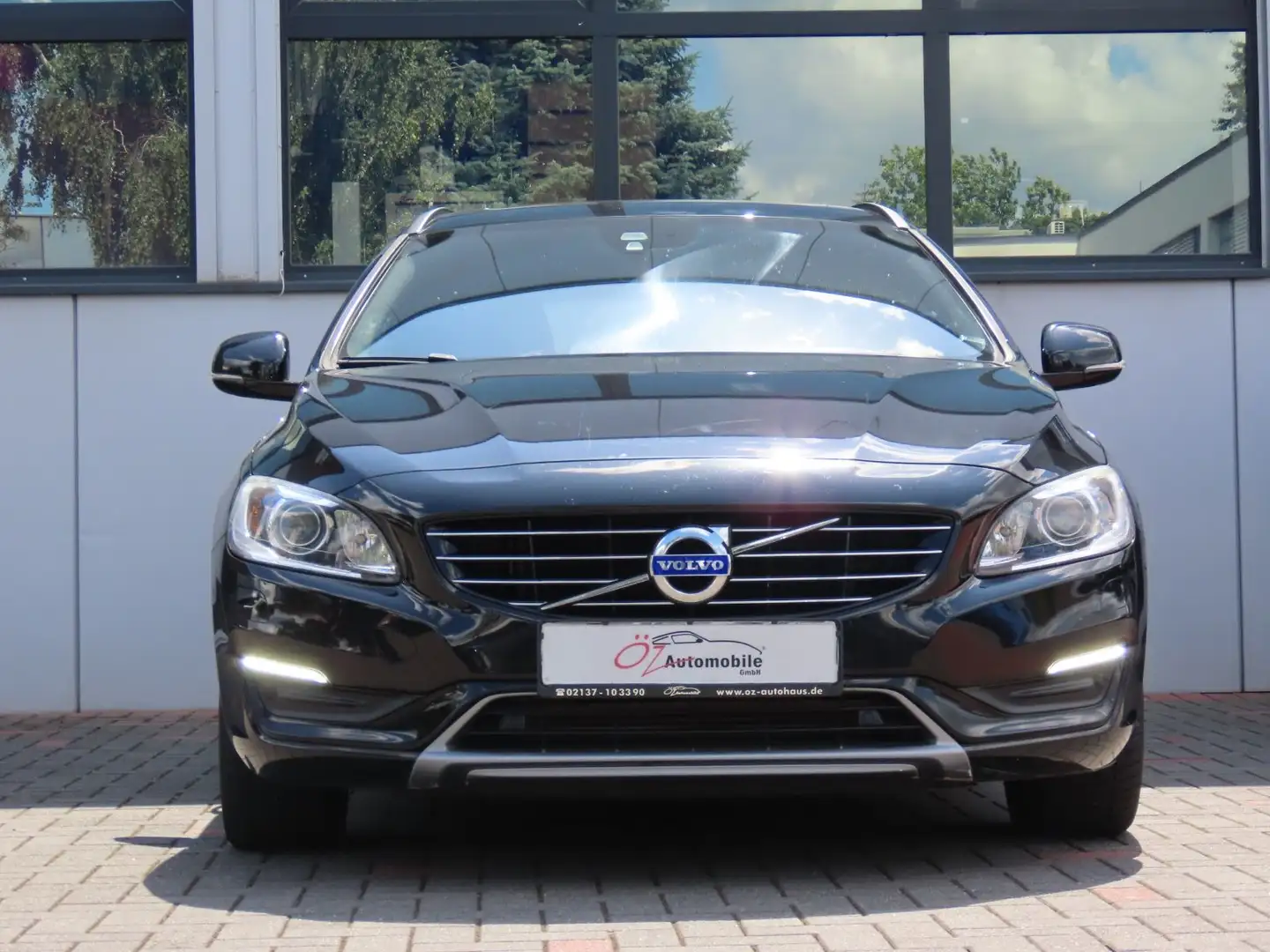Volvo V60 D4 Geartronic Linje Svart Schiebedach Leder Schwarz - 2