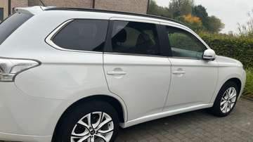 Outlander 2.2 DI-D 4WD Automatik