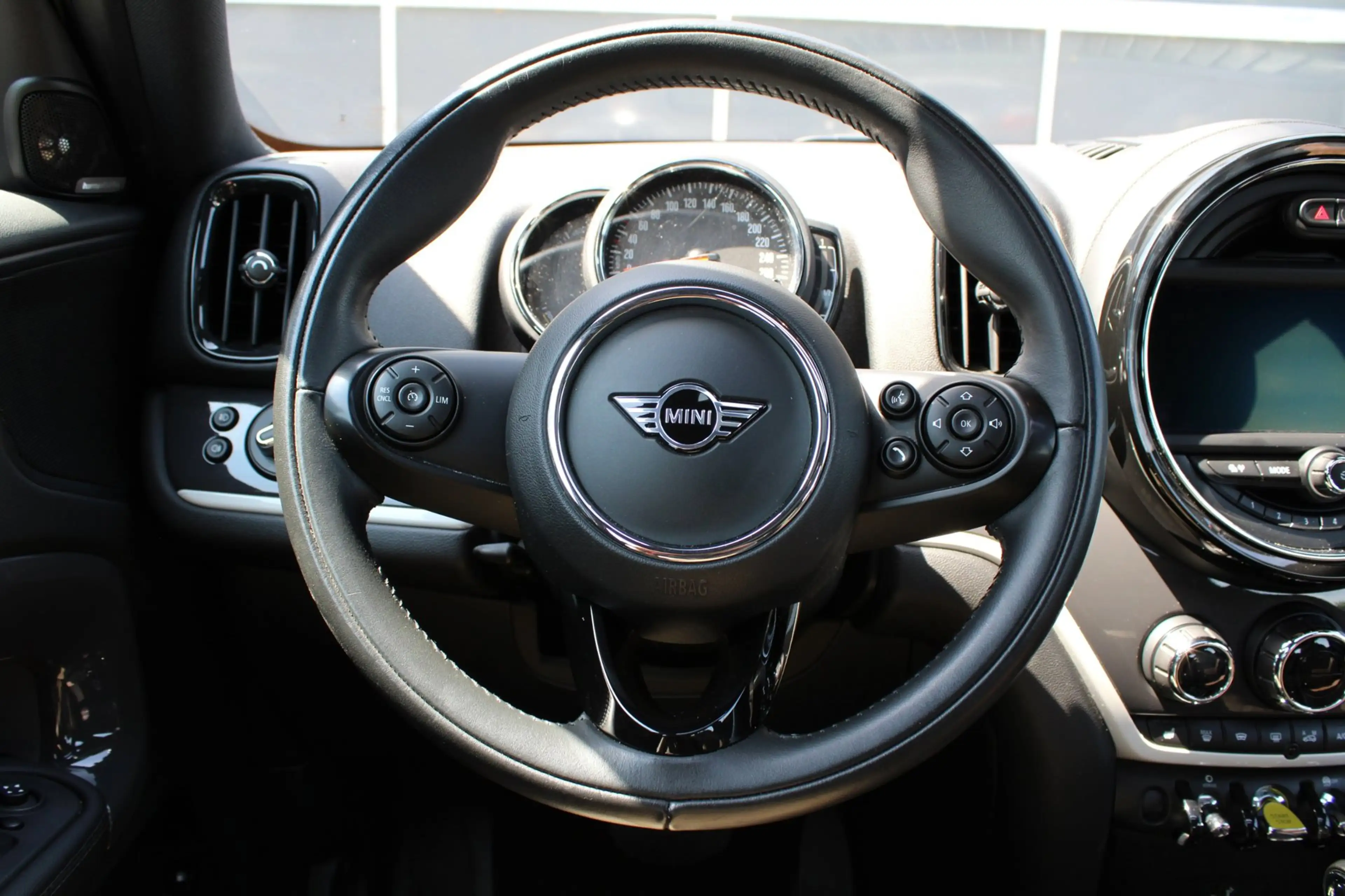 MINI Cooper SE Countryman Mini 2.0 ALL4 Salt — photo 24