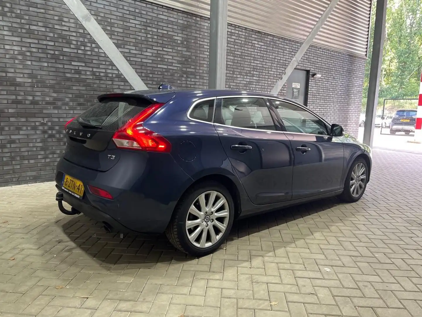 Volvo V40 T3 Momentum | Trekhaak | Cruise Control | 17 Inch Blu/Azzurro - 2