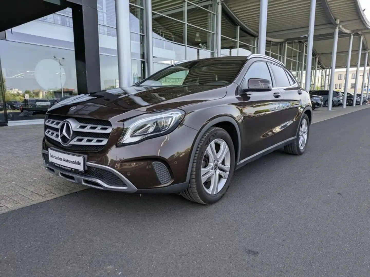 Mercedes-Benz GLA 180 * AKTIONSPREIS * Braun - 2