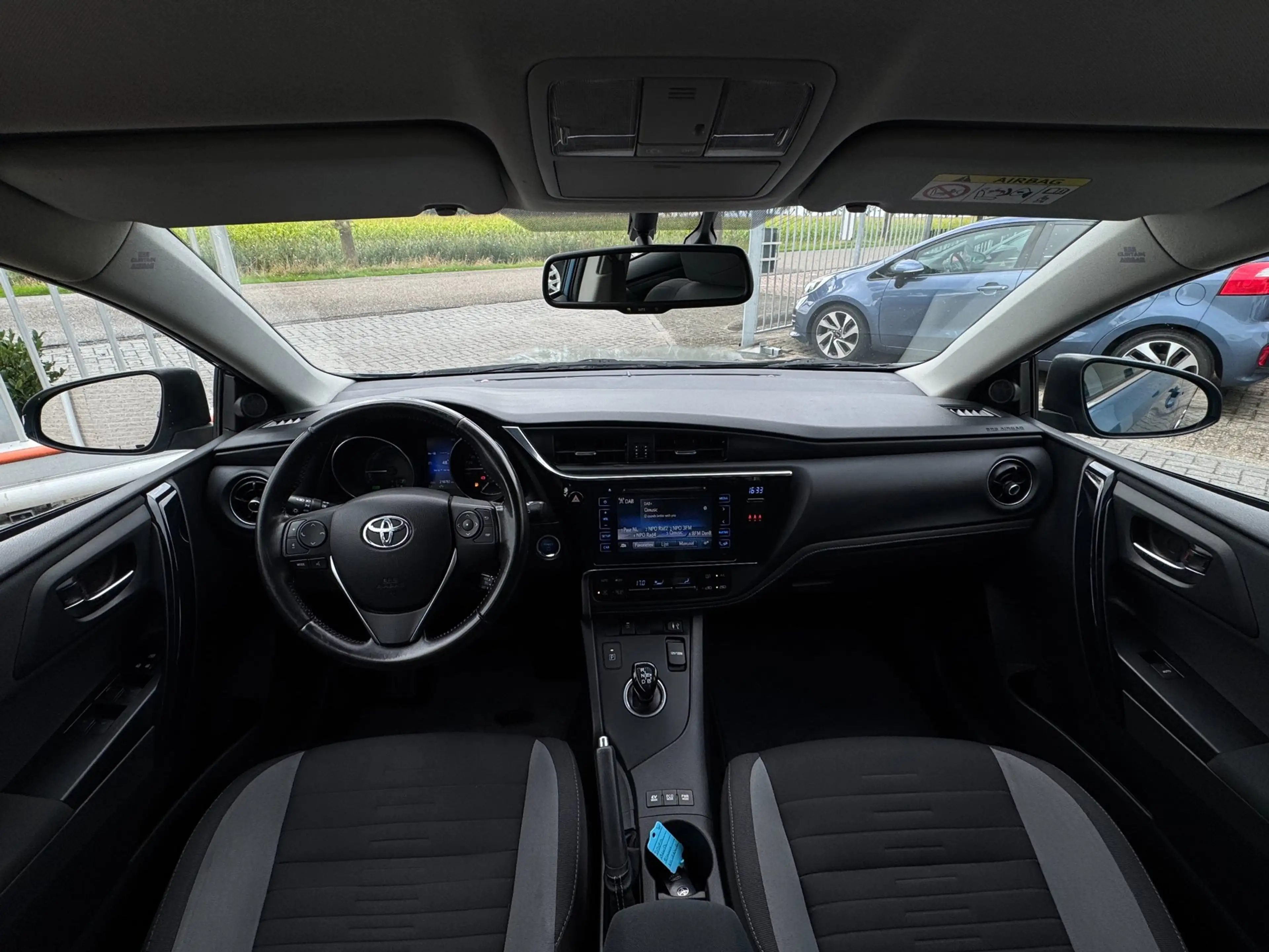 Toyota Auris 1.8 Hybrid Lease Camera / 4-Seizoenenband / Lmv / — photo 2