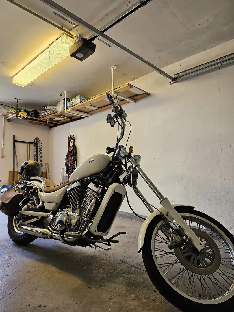 Suzuki VS 800 Suzuki Intruder VS 800 Weiß - 1