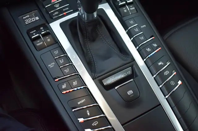 Porsche Macan view 15
