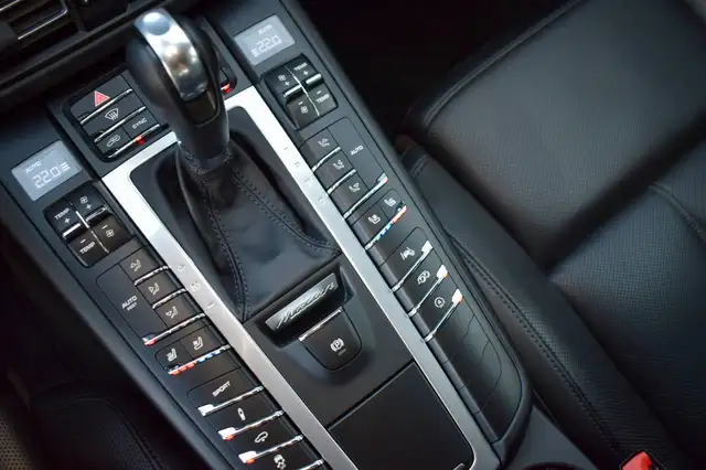 Porsche Macan view 6
